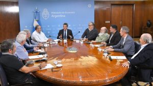 Video: Ante la volatilidad cambiaria, Sergio Massa convocó a un «acuerdo de estabilidad por 90 días»