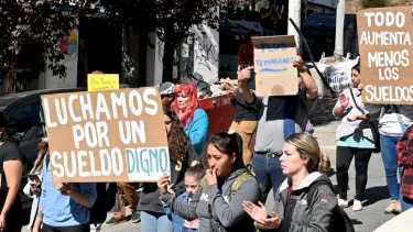 Marcha en Bariloche por el reclamo salarial de los policias de Río Negro. Foto: Archivo (Chino Leiva)