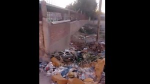 «Los chicos estudian rodeados de basura y caca»: el reclamo de dos escuelas del oeste en Neuquén