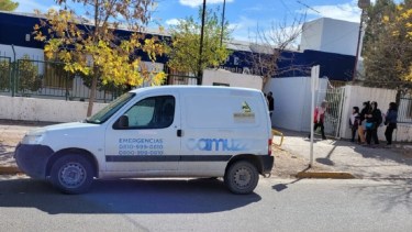 Por la fuga de gas en una escuela hospitalizan a un auxiliar de servicio en Centenario. Foto: Centenario Digital