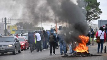 Tras un acuerdo, no habrá cortes en los puentes carreteros Neuquén-Cipolletti. Foto: Florencia Salto. 