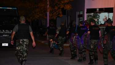 Tensión en Roca: se abrió un canal de diálogo tras la ocupación de la Regional de la Policía