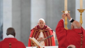 El papa Francisco reapareció y encabezó la misa por el «Domingo de Ramos» tras su internación