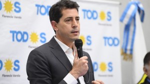 Llega Wado de Pedro a Bariloche con agenda oficial y de campaña