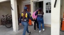 Imagen de Falsa médica pidió trabajo en el hospital de Senillosa y la Policía Federal la detuvo en Plottier