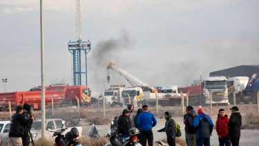 Uno de los cortes del último reclamo de Petroleros. Foto Matias Subat