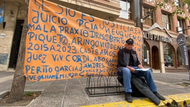 Perdió un ojo, demandó a los médicos y comenzó una huelga de hambre en la Justicia de Neuquén. 