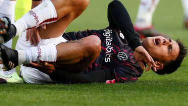 Dybala tuvo que abanadonar el partido en el primer tiempo.