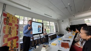 Roberto Herrscher llega a Viedma con un taller de narración