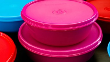 Tupperware tiene más de 75 años en el mercado, pero no puede recuperarse de las últimas crisis económicas.-