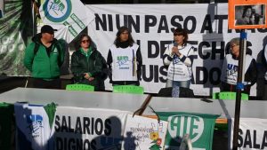 Conflicto en Río Negro: Unter y ATE protestan en Viedma contra el descuento de días de paro