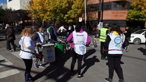 Conflicto docente: en Viedma Unter realizó un panfleteada en el centro de la ciudad