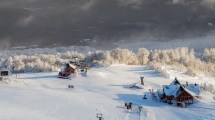 Imagen de Cerro Chapelco: cuánto salen los pases de esquí, hasta cuándo comprar y te podés anotar al Tetratlón