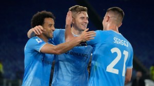 Lazio hizo los deberes ante Sassuolo y postergó el festejo de Napoli en la Serie A