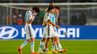La desazón de los chicos argentinos tras la eliminación en el Mundial Sub 20. (Foto: AP)