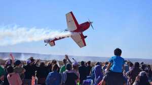 Festival «Allen Vuela»: en una tarde ideal, el color y la acrobacia se apoderaron del cielo