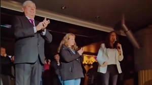 Video: silbatina y abucheos para Arabela Carreras en una fiesta de mercantiles en Bariloche