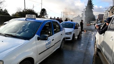 La tarifa de taxis subirá a 773,5 pesos la próxima semana y a 966 meses el 20 de julio. (foto archivo)