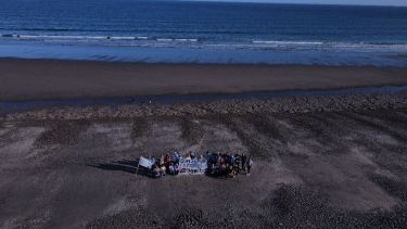 Desde Bahía Creek a Puerto del este, juntaron residuos. Fotos: Miguel Maliqueo (@miguel.maliqueo).