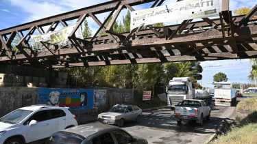 Cipolletti no tiene servicio de tren por constantes choques en el puente de ruta 151 y 22. Foto: Florencia Salto