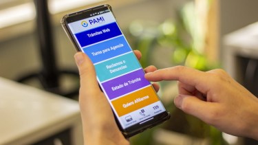 PAMI solo entrega credenciales digitales, que debe gestionarse por la app.-