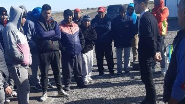 El delegado de trabajo Facundo Lasalle se reunió con los trabajadores. Si el empresario no cumple, a Provincia abonará sus quincenas