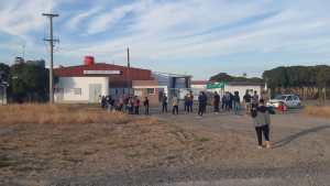 Los trabajadores de la pesquera que cerró se reunirán hoy con las autoridades en SAO