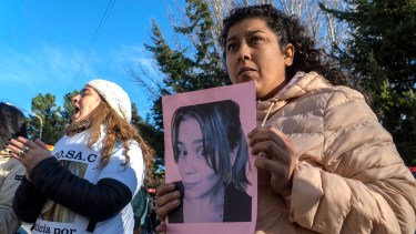 La madre de Jésica Minaglia, afuera del juzgado. 