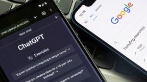 Tras la llegada de Bard, ¿qué chatbot de inteligencia artificial es más completo?