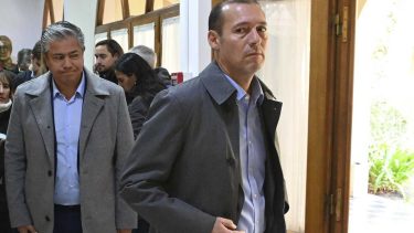 El gobernador Omar Gutiérrez y su par electo hablaron sobre las jubilaciones provinciales tras la reunión de transición. Foto: Florencia Salto.