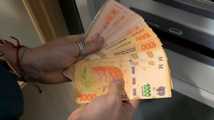 Suma fija en Río Negro: confirmaron la fecha para la primera cuota del bono que será de $30.000