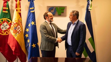 Figueroa se reunió con el gerente de CAF en Europa, Asia y Medio Oriente Ignacio Corlazzoli. Foto: Gentileza. 