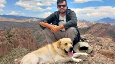 Este miércoles se lanzó el operativo para rescatar el cuerpo de la víctima, que permanece en la montaña. Foto. La Nación. 