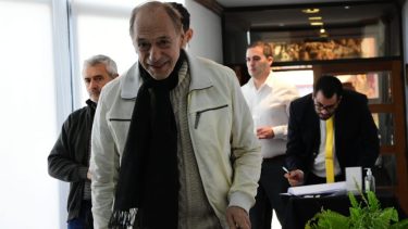 Ayer el exjuez brindó charlas en el Colegio de Abogados  de Roca y en la Universidad del Comahue. Foto Andrés Maripe