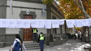 Trabajadoras de Desarrollo Social se unen a las eventuales que piden cobrar los días de abril y conocer sus contratos