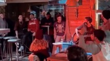 Imagen de Wos sorprendió a los clientes de una cervecería de Villa La Angostura: mirá el momento