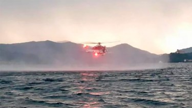La embarcación transportaba a 24 personas cuando encontró dificultades durante una "violenta tormenta" y volcó: se registraron cuatro muertos. Foto Gentileza.