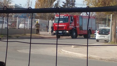 Evacuaron una escuela de Neuquén por un cortocircuito: Educación asegura que fue "adrede"