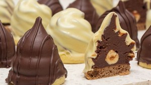 Conitos rellenos con&#8230; dulce de leche o crema con avellanas