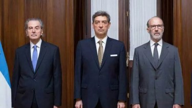 La resolución por el acceso a los dólares para pagar deuda lleva la firma de Horacio Rosatti, Carlos Rosenkrantz y Juan Carlos Maqueda.