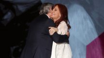 Imagen de Cristina Kirchner armó una lista de 300 invitados para el acto del 25 de mayo: no estará Alberto Fernández