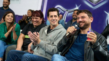 Wado de Pedro y Juan Grabois participaron de un acto con jóvenes en Villa Fiorito. Foto gentileza. 
