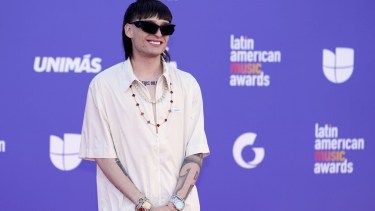 Todo acerca del famoso cantante del momento, Peso Pluma, quien ha saltado a la fama de manera exorbitante en las últimas semanas. Foto AP.