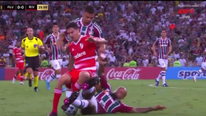 Las polémicas de River &#8211; Fluminense: Felipe Melo al límite y la roja a González Pirez