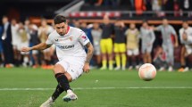 Imagen de Como en Qatar, Montiel pateó el penal de la gloria y le dio el título de la Europa League al Sevilla
