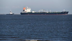 Pakistán quiere pagar en yuanes chinos el petróleo de Rusia