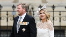 Imagen de Coronación de Carlos III: Máxima de Holanda, blanca y radiante con vestido de diseño holandés