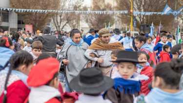 El folckore invadió la plaza de Roca. Foto: gentileza Municipio de Roca.