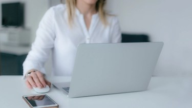 Las mujeres ganan en promedio casi 25% menos que los hombres, según un informe del Indec. 