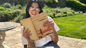 Libros que cambian el mundo: las recomendaciones de famosos, desde Dua Lipa al alcalde de Londres